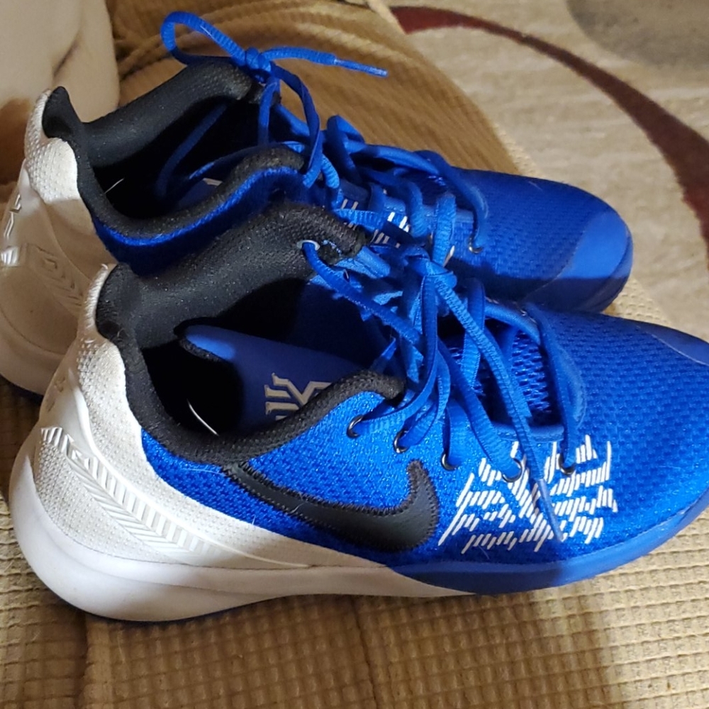 Boys 6y kyrie irving basketball sneakers